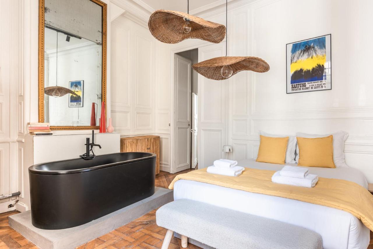 Outstanding Parisian Flat In Heart Of Center Parigi